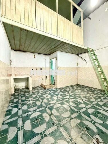 Bán nhà nhỏ cũ, sổ hồng riêng . 1 trệt 1 lầu