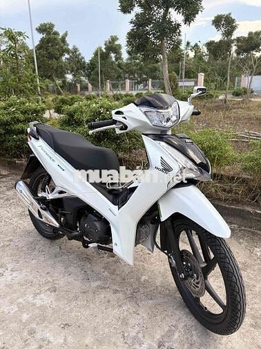 Xe chính chủ Đời 2025 Mới Đi 900km