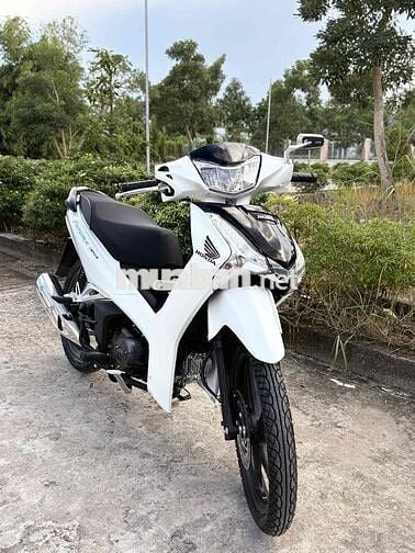 Xe chính chủ Đời 2025 Mới Đi 900km