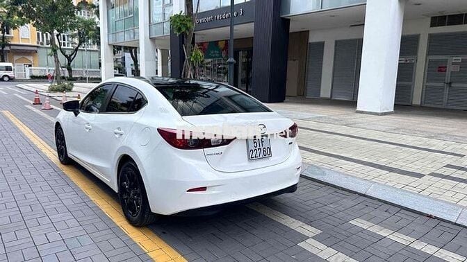 Mazda 3 2015 1.5 AT - màu trắng 1 chủ