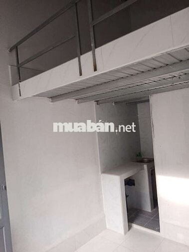 Phòng mới gác cao sau ĐH Nguyễn Tất Thành