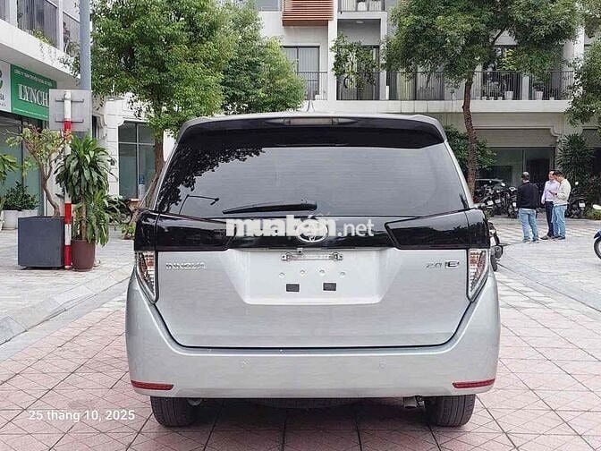 Toyota Innova 2019 2.0E - 100000 km
