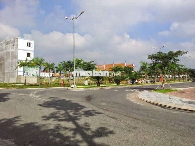Đáo hạn ngân hàng BÁN GẤP lô 100m2 chỉ 1.8tỷ. Đường rộng, dân đông