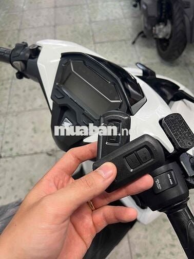 Vario 150 2018 trắng bóng