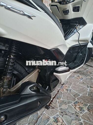 Xe máy Honda PCX màu trắng
