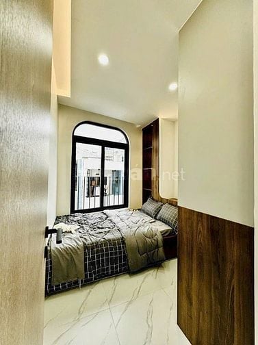 Nhà 33m² Huỳnh Văn Bánh xây 3 tầng gần sân bay, đang cho thuê giá 12tr