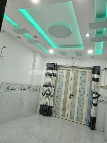 Cho thuê tầng lầu nhà hẻm 56 Khánh Hội, Quận 4, 3x8m, 3,3tr