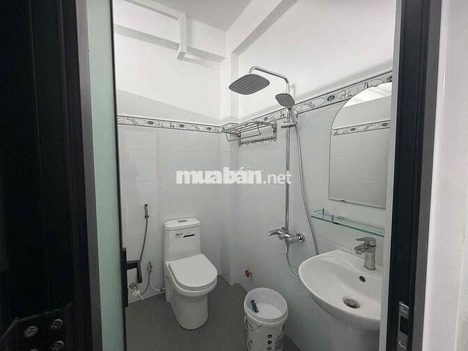nhà xây mới vừa hoàn công gần đại học UFM