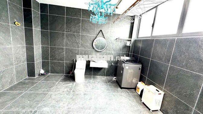 NHÀ MỚI XÂY DT 250M2 1TRỆT 1LỬNG 3LẦU 5PN 6WC HẺM XE TẢI NỘI THẤT CC