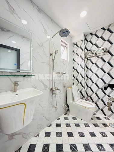 Khu nhà phố có thang máy ngay Mt nguyễn tư giàn sầm uất 4*12 - 5 lầu