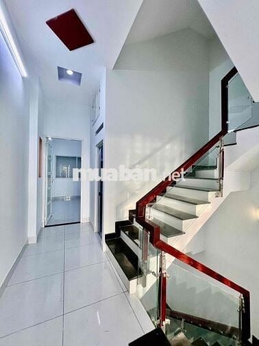 Cho Thuê Nhà Ngay chợ Cầu Đồng DT 200m2 1Trệt 2Lầu 4Pn 4Wc Hẻm Xe Tải