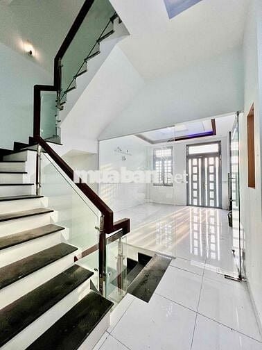 Cho Thuê Nhà Ngay chợ Cầu Đồng DT 200m2 1Trệt 2Lầu 4Pn 4Wc Hẻm Xe Tải