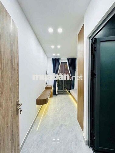 NHÀ MỚI XÂY DT 250M2 1TRỆT 1LỬNG 3LẦU 5PN 6WC HẺM XE TẢI NỘI THẤT CC