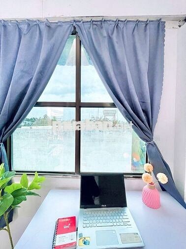 Phòng cửa sổ ban công chung thoáng mát ngay Q12