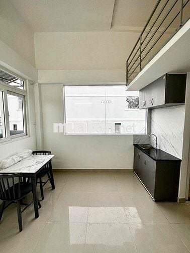 PHÒNG CÓ GÁC BAN CÔNG bao mát sát bên KCX Tân Thuận - máy giặt riêng