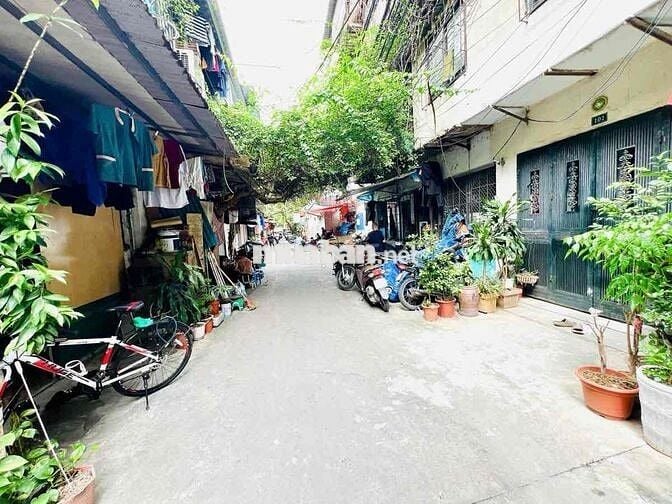 Bán nhà tập thể 75 m2 sổ đỏ phố Thọ Lão gần hồ Hai Bà 2 ngủ 2 thoáng Bán nhà tập thể 75 m2 sổ đỏ phố Thọ Lão gần hồ Hai Bà 2 ngủ 2 thoáng