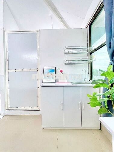 Phòng cửa sổ ban công chung thoáng mát ngay Q12