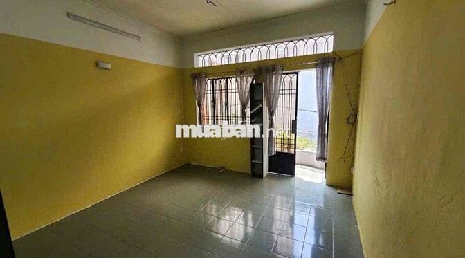 GIÁ RẺ - 10tr5 - 4pn2wc - sân rộng- P3 - NV Công -Ngay ĐH Gia Định