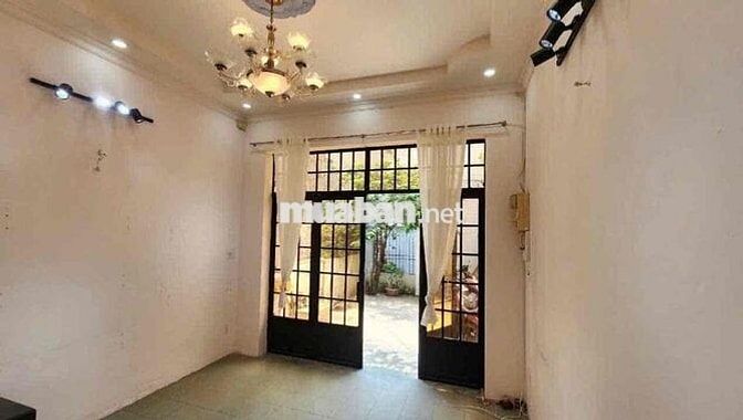 GIÁ RẺ - 10tr5 - 4pn2wc - sân rộng- P3 - NV Công -Ngay ĐH Gia Định