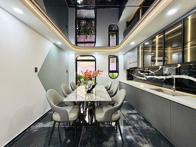 CHÍNH CHỦ BÁN NHÀ ĐẸP MỚI XÂY ĐÚC 3 LẦU HẺM ĐẸP KHU TRUNG TÂM