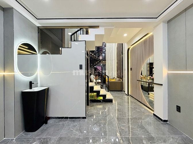 CHÍNH CHỦ BÁN NHÀ ĐẸP MỚI XÂY ĐÚC 3 LẦU HẺM ĐẸP KHU TRUNG TÂM