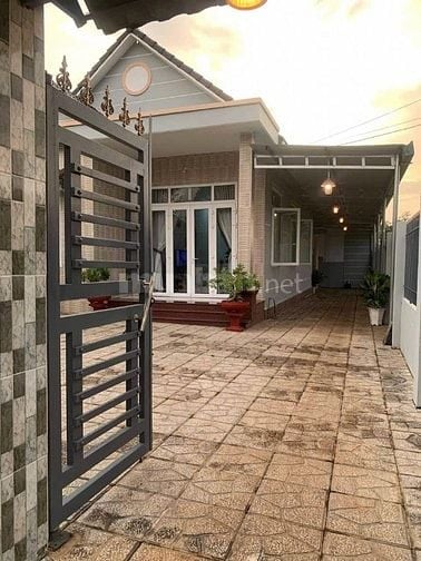 Khách sạn mặt tiền khu Sông Thao, thu nhập 30tr/1th, 3,5 tỷ