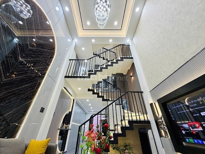 CHÍNH CHỦ BÁN NHÀ ĐẸP MỚI XÂY ĐÚC 3 LẦU HẺM ĐẸP KHU TRUNG TÂM