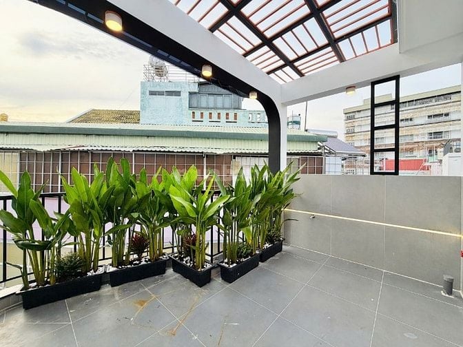 CHÍNH CHỦ BÁN NHÀ ĐẸP MỚI XÂY ĐÚC 3 LẦU HẺM ĐẸP KHU TRUNG TÂM