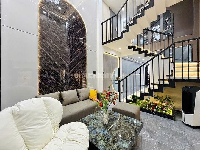 CHÍNH CHỦ BÁN NHÀ ĐẸP MỚI XÂY ĐÚC 3 LẦU HẺM ĐẸP KHU TRUNG TÂM