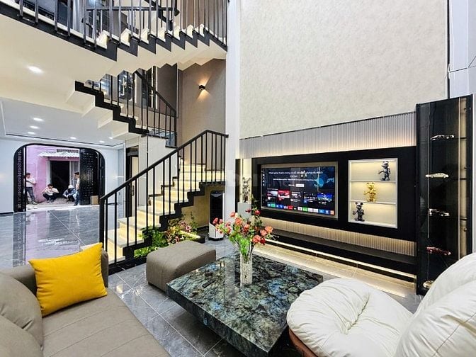 CHÍNH CHỦ BÁN NHÀ ĐẸP MỚI XÂY ĐÚC 3 LẦU HẺM ĐẸP KHU TRUNG TÂM