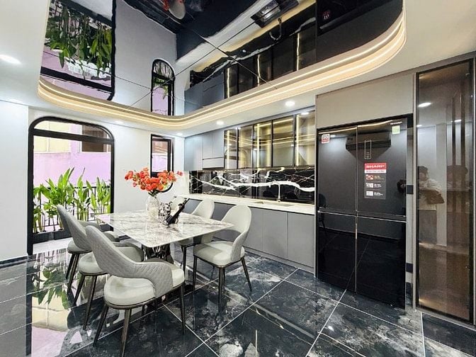 CHÍNH CHỦ BÁN NHÀ ĐẸP MỚI XÂY ĐÚC 3 LẦU HẺM ĐẸP KHU TRUNG TÂM