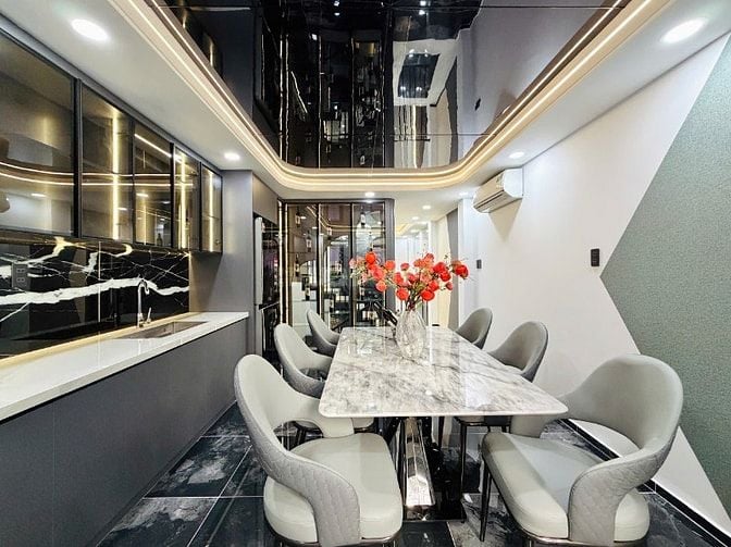 CHÍNH CHỦ BÁN NHÀ ĐẸP MỚI XÂY ĐÚC 3 LẦU HẺM ĐẸP KHU TRUNG TÂM