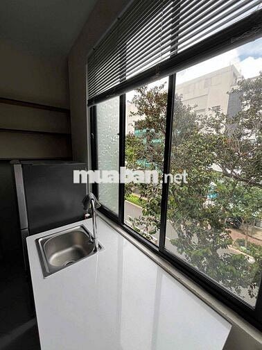 CHO THUÊ PHÒNG NGAY MẶT TIỀN ĐƯỜNG GẦN VÒNG XOAY DÂN CHỦ