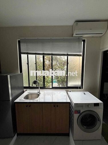 CHO THUÊ PHÒNG NGAY MẶT TIỀN ĐƯỜNG GẦN VÒNG XOAY DÂN CHỦ