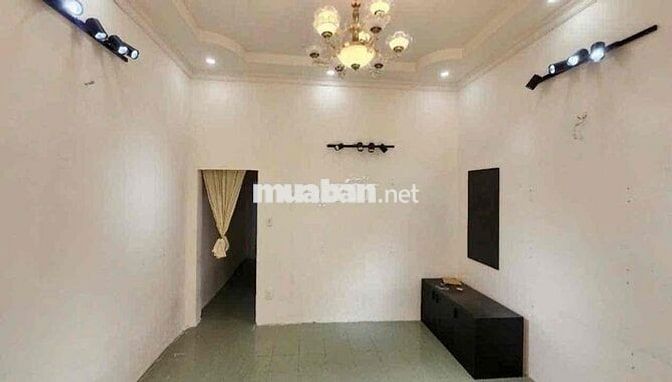 GIÁ RẺ - 10tr5 - 4pn2wc - sân rộng- P3 - NV Công -Ngay ĐH Gia Định