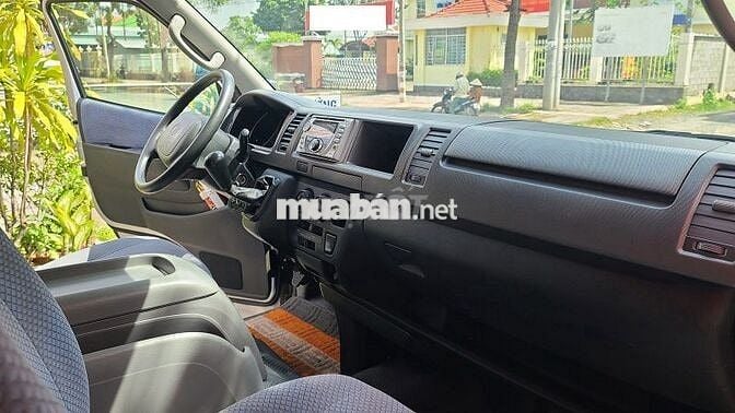Xe Toyota Hiace 2010 Máy Xăng, Xe Lành Tính
