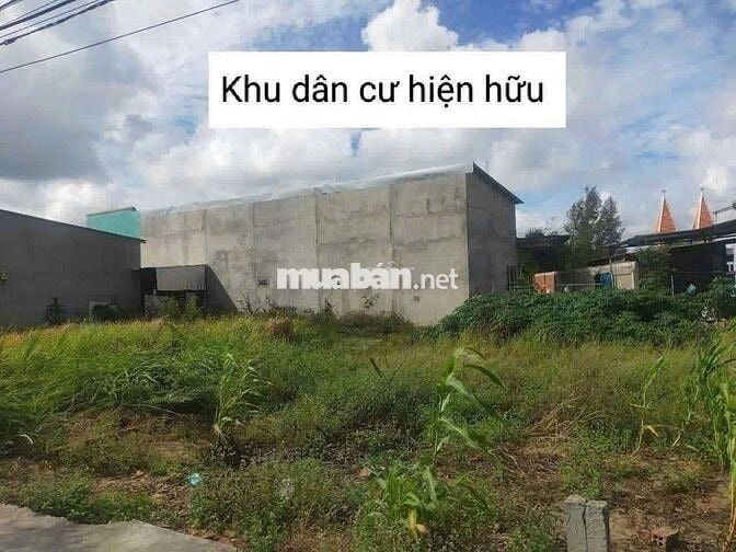 Ra LÔ ĐẤT GẦN UBND HƯNG LONG HẺM  5,3m