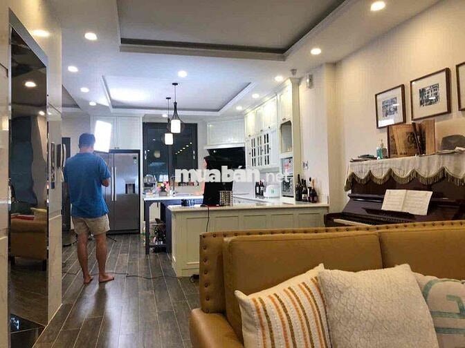 Bán nhà mặt tiền Nguyễn Văn Linh ( Đối diện ĐH RMIT )