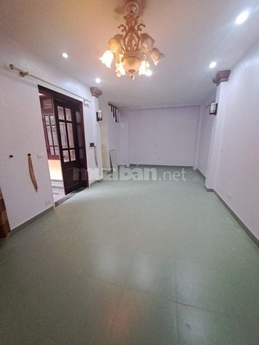 Cho thuê căn nhà riêng ngõ 28 Võ Chí Công, DT 70m2 x 3 tầng riêng biệt