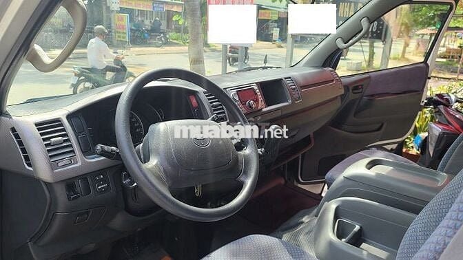 Xe Toyota Hiace 2010 Máy Xăng, Xe Lành Tính