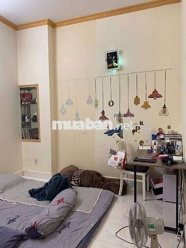Bán Nhà 3 Tầng - 4m x 11m - Hẻm Thông Thoáng - Nhỉnh 5 Tỷ