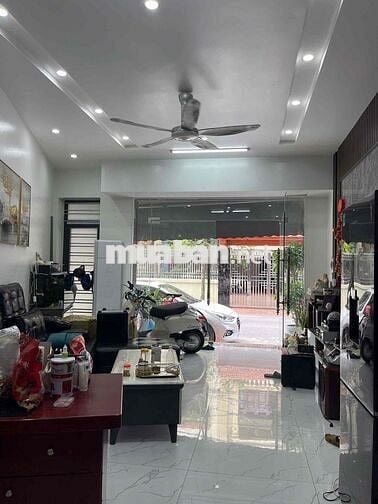 Cho thuê nhà mặt đường Vũ Chí Thắng 4 tầng