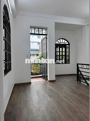 Cho thuê nhà mặt tiền đường Thạch Lam, 4x18 trệt 3 lầu