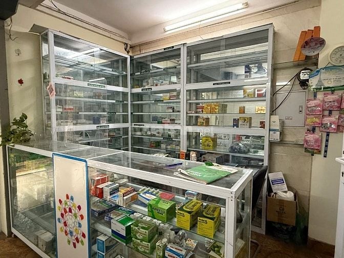 BẢN TỦ THUỐC ĐẸP CÒN MỚI 90% QUẬN BA ĐÌNH HÀ NỘI