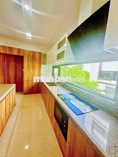 Cho thuê căn hộ 3 phòng ngủ ngay biển Nguyễn Tất Thành