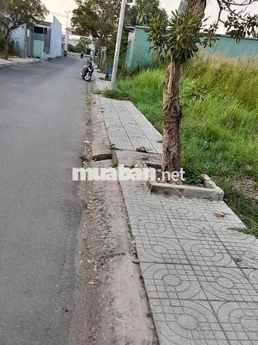 🚗 2 mặt tiền: Mặt trước ~5m, mặt sau hẻm 2m – thoáng mát, thuận tiện d