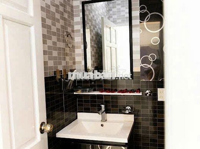 Cho thuê Villa Sân Vườn Nguyên Căn Mặt tiền Nam Hồ Phường 11 Đà Lạt