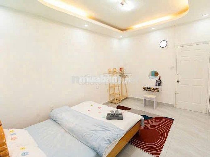 Cho thuê Villa Sân Vườn Nguyên Căn Mặt tiền Nam Hồ Phường 11 Đà Lạt