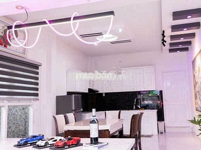 Cho thuê Villa Sân Vườn Nguyên Căn Mặt tiền Nam Hồ Phường 11 Đà Lạt