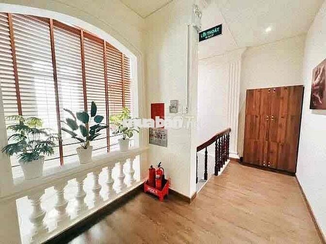 Siêu phẩm 506 Đường 3/2 Q10 NGANG 8M trệt 3 lầu giá 49tr